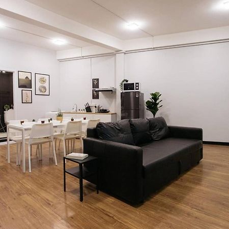 U3 Large 2 Bedroom Full Kitchen Near Bts Udomsuk Bangkok Luaran gambar