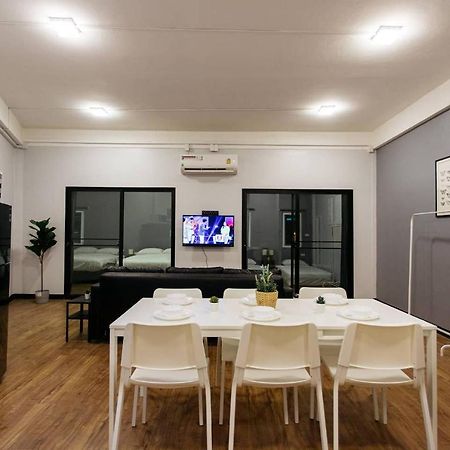 U3 Large 2 Bedroom Full Kitchen Near Bts Udomsuk Bangkok Luaran gambar