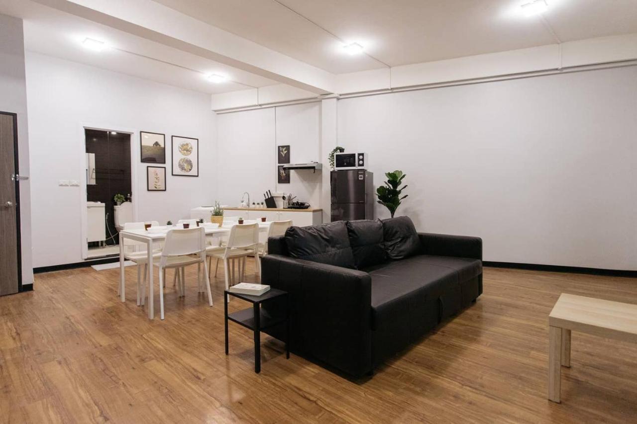 U3 Large 2 Bedroom Full Kitchen Near Bts Udomsuk Bangkok Luaran gambar